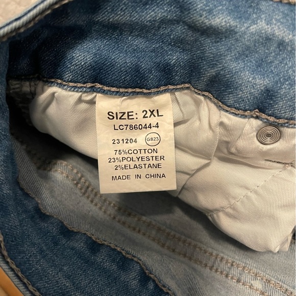 luvamia Women Casual High Waisted Denim Shorts Frayed Raw Hem Ripped Jeans Short - Picture 6 of 6